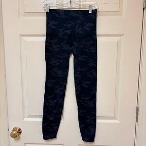 SPANX Dark Camo Leggings XL